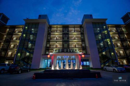 Nakhon Phanom Hotel | The River Hotel