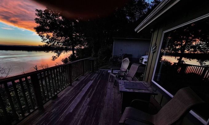 Lake City House | The River Queen is a GEM! 2 bedroom and a Lake Pepin view!