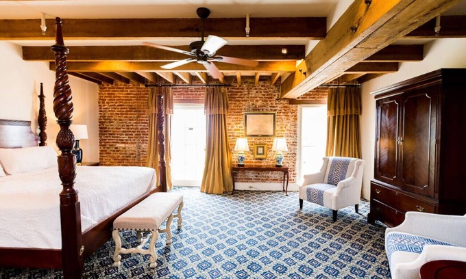 Natchez Hotel | The River Walk Inn - Room 804