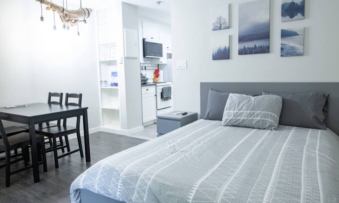 Harrison Hot Springs Apartment | The Riverbend | Modern Studio @ Harrison Lake