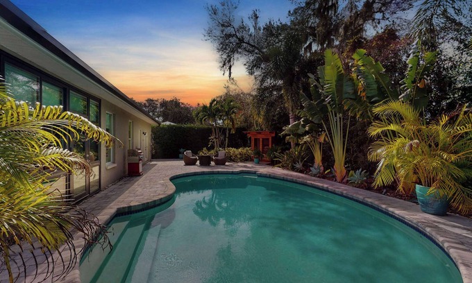 Boyette Springs House | The Riverview Estates: Sauna and Heated Pool