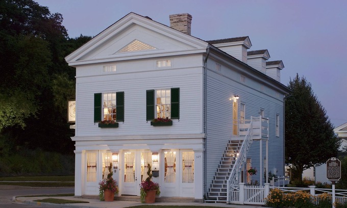 Sheboygan Falls Bed & Breakfast | The Rochester Inn, A Historic Hotel