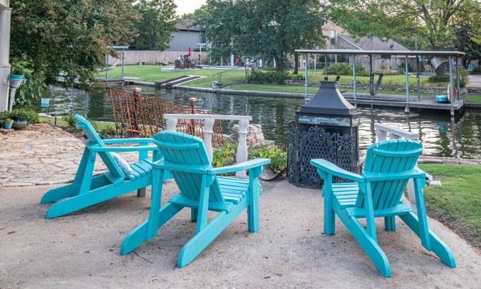 Granbury Cottage | The Rock at Lake Granbury-lakeside country charm.