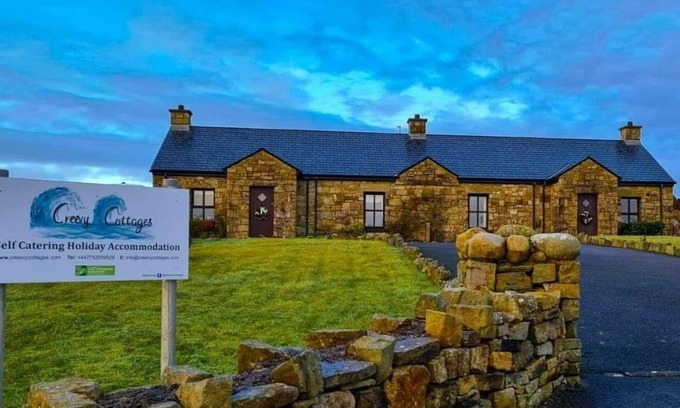 Creevy Cottage | The Rock: Creevy Cottages are 1 minute to pier/sea