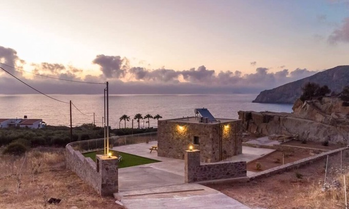 Livadia House | The Rock *Peaceful Retreat House