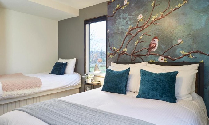 Minden Hills Hotel | The Rockcliffe Moore Falls (North Bird Suite)