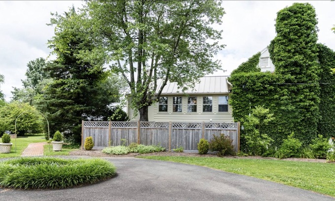 Marshall Bed & Breakfast | The Rooms Up There