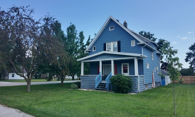 Oregon House | The Roost - 4 Bed 1.5 Baths