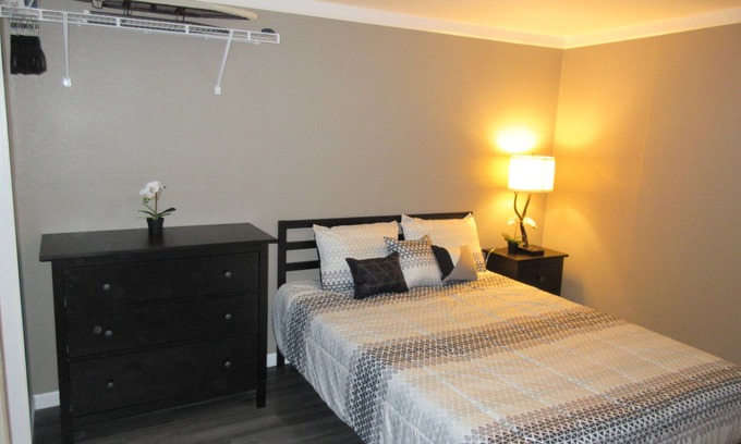 North San Antonio - SAT House | The Roost 🐓 - Guest House with Queen bed and Twin futon