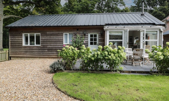 Alresford Cottage | THE ROOST, pet friendly, character holiday cottage in Alresford