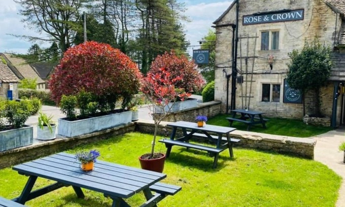 Nympsfield Bed & Breakfast | The Rose & Crown Farmhouse Kitchen