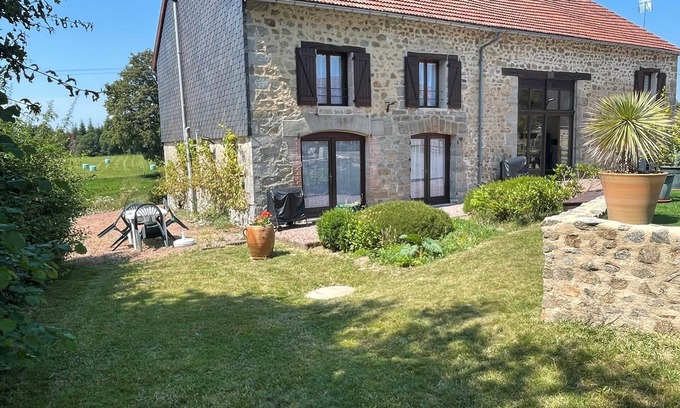 Saint-Dizier-Leyrenne House | The Roseau Gite