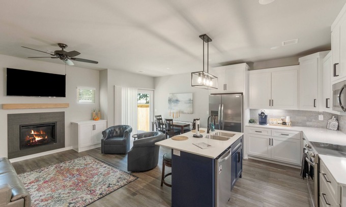 Broken Arrow House | The Rose Retreat - Walk to the Broken Arrow Rose District