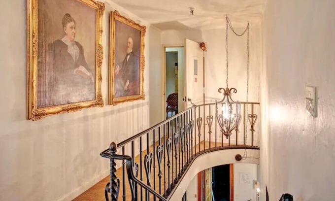 Jamestown Bed & Breakfast | The Rose Room at The Oaks Hotel