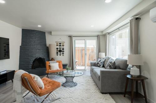 Beach Barber Tract House | The Rosemont III - La Jolla Luxury