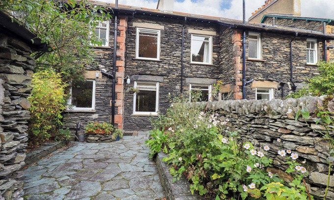 Bowness-on-Windermere Cottage | THE ROSES, pet friendly, with a garden in Bowness-On-Windermere