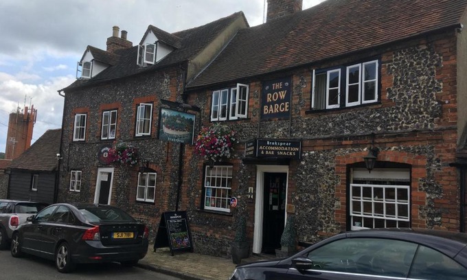 Henley-on-Thames House | The Row Barge Henley