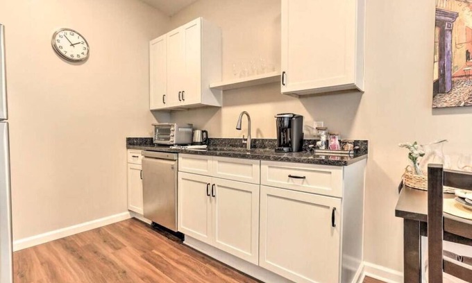 Front Royal Apartment | The Royal Loft, Modern 1 Bedroom, Front Royal, VA