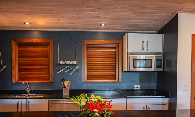 Freetown Condo | The Royal Nonsuch: An Oceanfront Escape