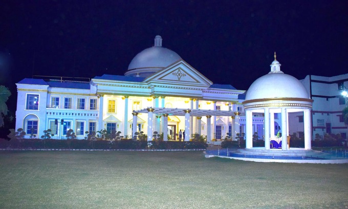Dewas Hotel | The Royal Palace Hotels By Blues