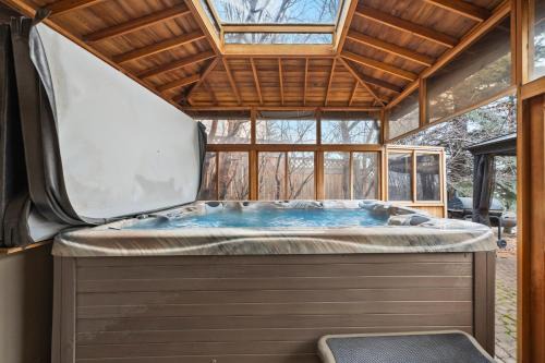 Southwest Calgary House | The Royal Ravine Luxury Retreat