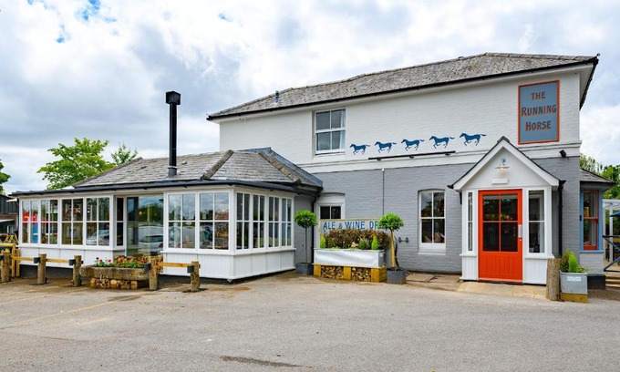 Littleton Hotel | The Running Horse