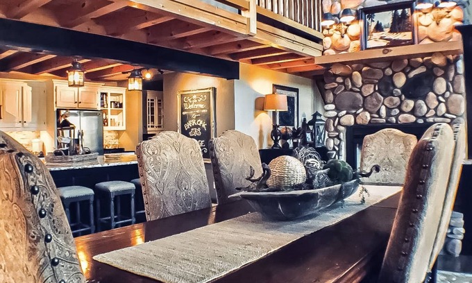 Bucyrus House | The Rustic Barr Oak Lodge Retreat is a peaceful place to relax and rejuvenate