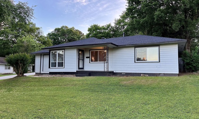Fort Smith House | The RW Guest House