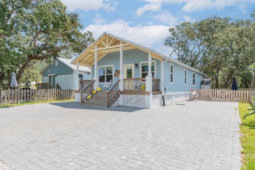 Vilano Beach Villa | The Salty Anchor-Walk to Beach-Boat Ramp-Dogs OK
