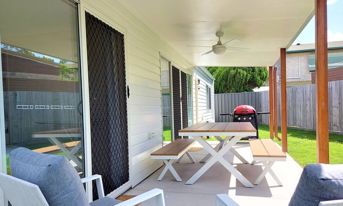 Torquay House | π§ββοΈ The Salty Mermaid - new house under 100m to Torquay Beach π