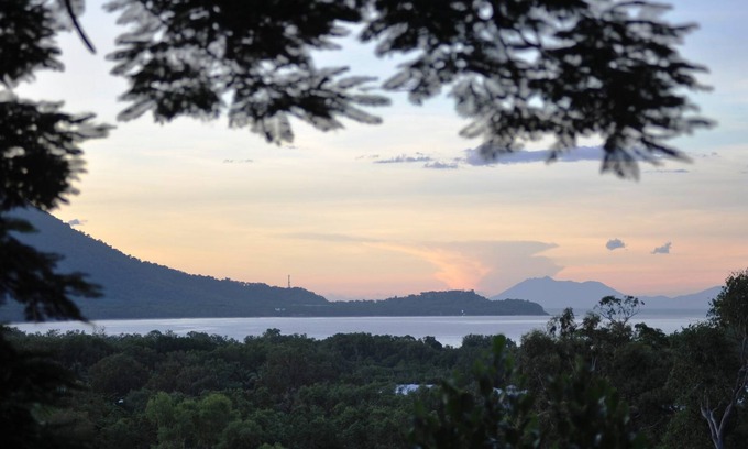 Trinity Beach House | The Sanctuary- Peaceful Retreat, short walk to the beach.
