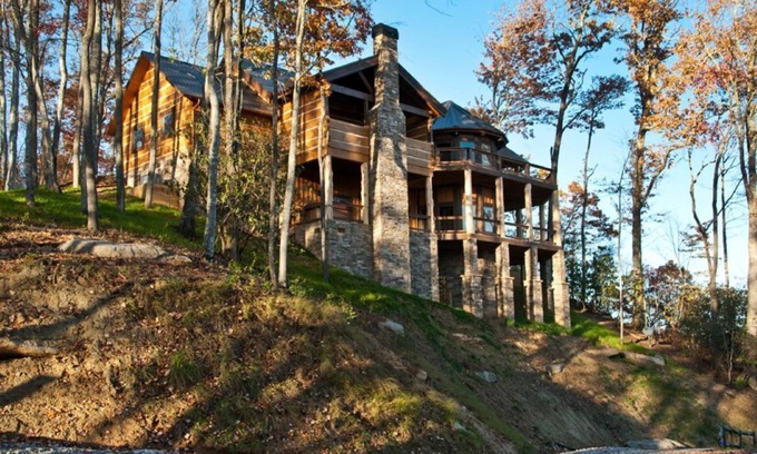 Topton Cabin | The Sanctuary-Pet Friendly Luxury Cabin Rental, Sits on Top of the Mountain, High Speed Internet, Hot Tub, 30 Minutes to Great Smoky Mountains, in Nantahala NC