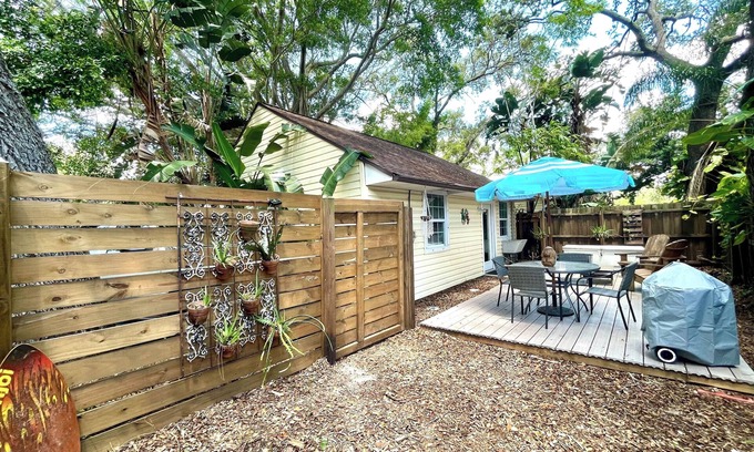 Gulfport House | The Sand Dollar – Charming Bungalow in Gulfport, Minutes from Downtown St. Pete