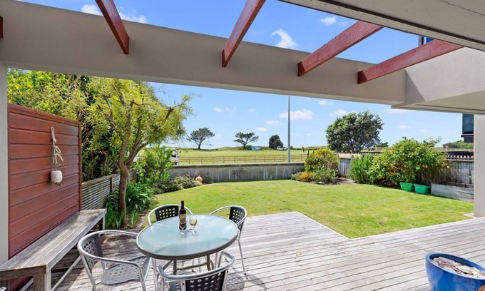 Papamoa Beach Cottage | The Sandcastle - Papamoa Holiday Apartment