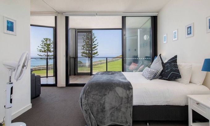 Newcastle Apartment | The Sandpiper A Newy Beachfront Beauty