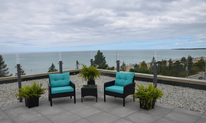 Sauble Beach Hotel | The Sands