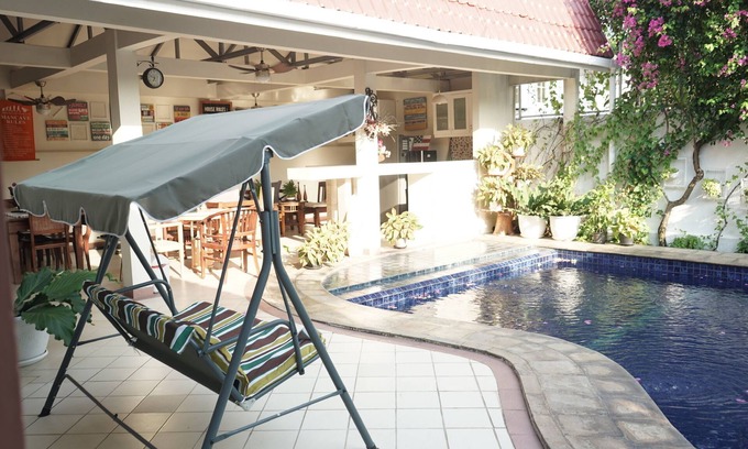 Citaringgul House | The Sangtus Home-Cozy and Comfy Home with great swimming-pool for you & family!