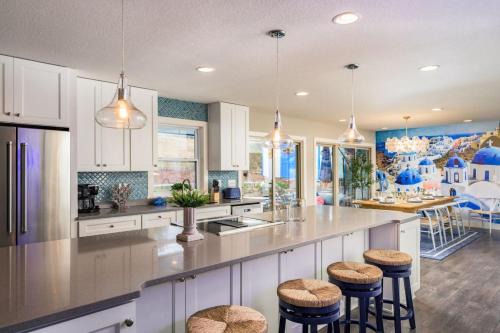 Scenic Heights House | The Santorini Retreat Pool Hot Tub Game Room