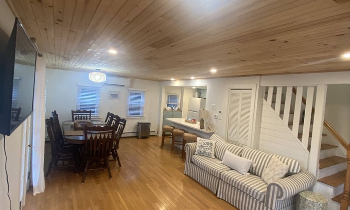 Old Orchard Beach Apartment | The Sea Breezy vacation house, unit #1, sleeps 8. 5 min walk to the beach!