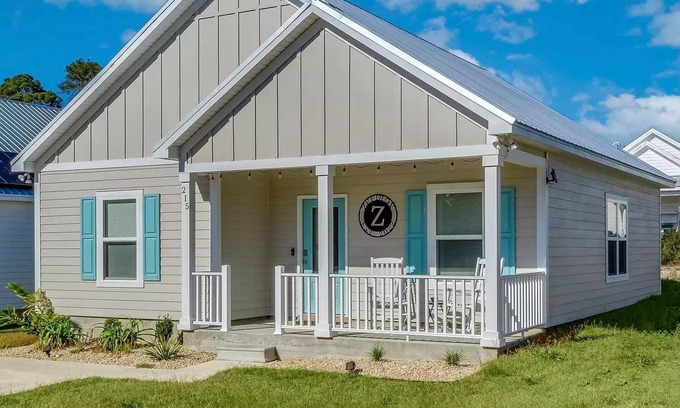 Carrabelle House | The Seabreeze Retreat with community pool