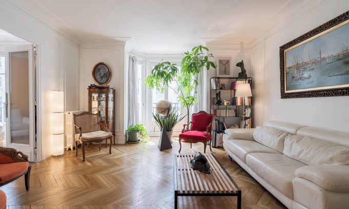 Quartier de la Plaine-de-Monceaux Apartment | The Seaferer, by Veeve