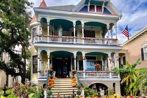 Galveston Apartment | The Sealy House