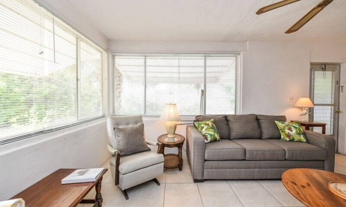 Holmes Beach House | The Seashell. Private Home #54561 3 Bedrooms 2 Bathrooms Home