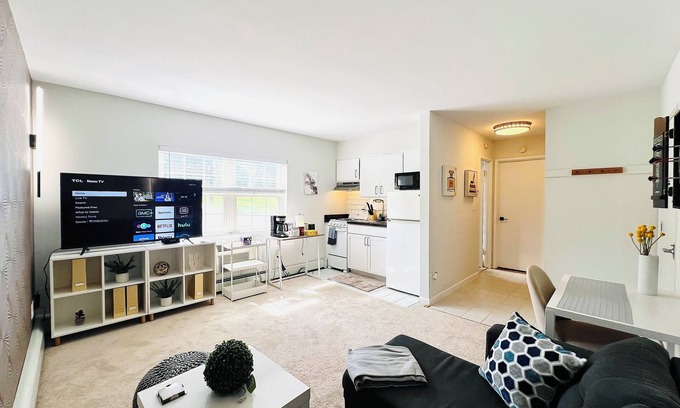 Stamford Apartment | The Season’s Luxe One Bedroom Apartment, Center of Stamford, Train2NYC