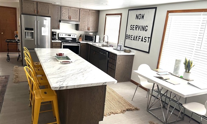 Ashwaubenon House | The Second Story- Unmatched Lambeau Views!