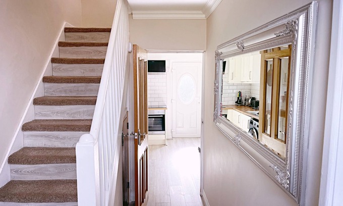 Oldham House | The Serene Stays - 3 Bed Home in Oldham Manchester