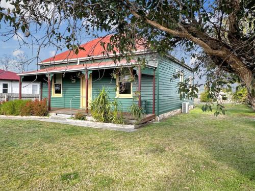 St Helens House | The Settlers Cottage - In the Heart of St Helens