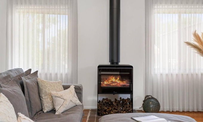 St Leonards House | The Shack- Walk to beach, sleeping 4, fireplace, pet friendly!