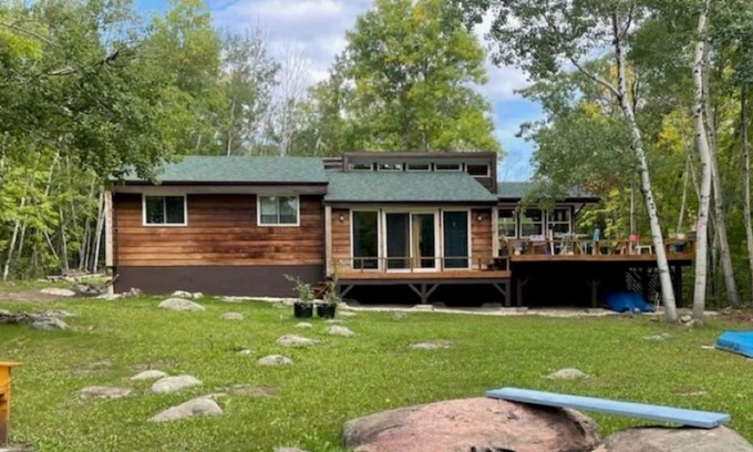 Manitoba Cottage | The Shamrock Lakeview Cottage- Enjoy Beach Country