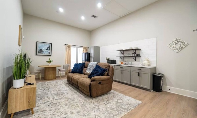 San Angelo House | The shamrock stay